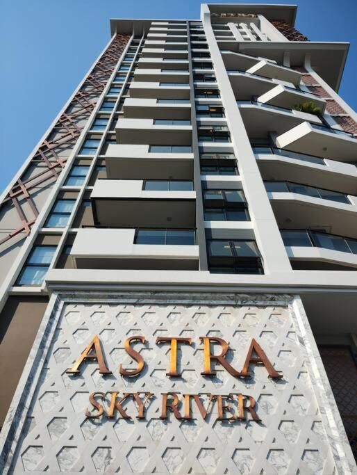 Astra Sky River Luxury 3b2b Appartement *
